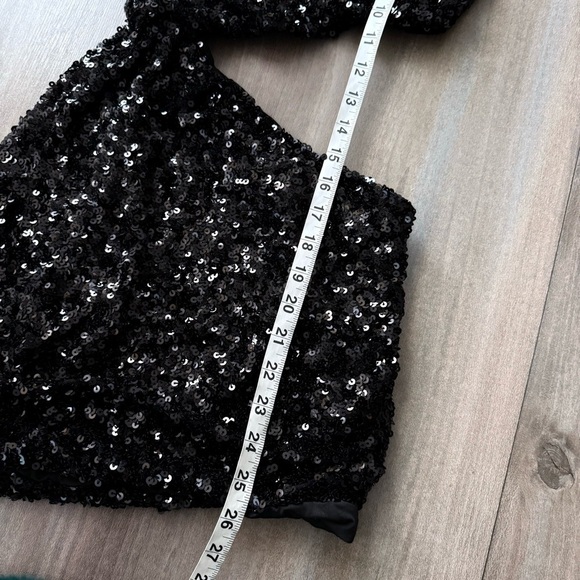 NWT EDIKTED asymmetrical cutout one shoulder sequin mini dress black size medium - Picture 3 of 5